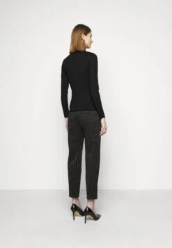 MAX & Co. Manama - Trui - Black -Lyno Kleding Winkel d2bc793f584c4aed8624afb966142502