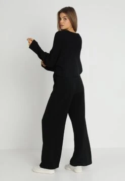 Even&Odd Cropped Jumper - Trui - Black -Lyno Kleding Winkel d6afe0db0365435898fd3ca235660222