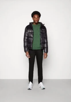 Racer Logo Puffer Jacket - Winterjas - Black -Lyno Kleding Winkel da3bc8dba5e24eeca3367bafda6b664b