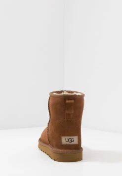 Ugg Classic Mini - Korte Laarzen - Chestnut -Lyno Kleding Winkel de7dfeefe13347f4a7dceeb4f76556d1