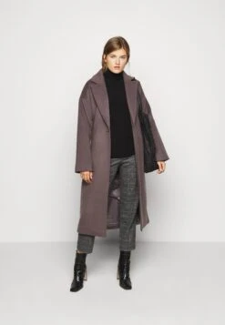 DRYKORN Liora - Trui - Schwarz 9 DRYKORN Liora - Trui - Schwarz -Lyno Kleding Winkel e377caad078f4631bbeafde4ed754904