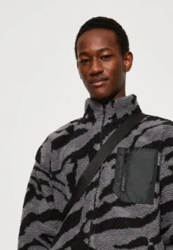 YOURTURN Unisex - Fleecejas - Grey 11 YOURTURN Unisex - Fleecejas - Grey -Lyno Kleding Winkel e4ac82e499054d1f8826090370324730