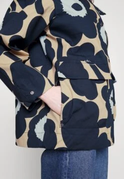 Marimekko Magna Unikko Coat - Parka - Dark Blue, Light Yellow -Lyno Kleding Winkel e5527f31f0ab4692b7590207774b64f0