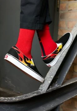 Vans Classic Slip-On- Instappers - Black/True White -Lyno Kleding Winkel e61621ece1554eac9f36aa1749d2fbd0