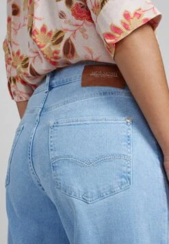 Mos Mosh Hailee Boyd - Bootcut Jeans - Light Blue 11 Mos Mosh Hailee Boyd - Bootcut Jeans - Light Blue -Lyno Kleding Winkel e6ce3dc69f9e47569e608fe7648d703d