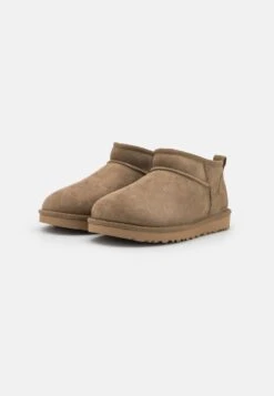 Ugg Korte Laarzen - Marrone 12 Ugg Korte Laarzen - Marrone -Lyno Kleding Winkel eb7d42414b394181ae85b6f4f39bc53d