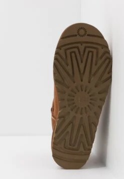 Ugg Classic Mini - Korte Laarzen - Chestnut -Lyno Kleding Winkel f0f559067ccf4590aa558b00d1910382