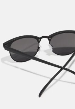 Pier One Unisex - Zonnebril -Black 8 Pier One Unisex - Zonnebril -Black -Lyno Kleding Winkel f41786acb4f54644b6e1caf49d70a762