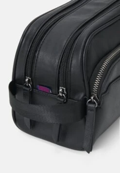 Pier One Toilettas - Black -Lyno Kleding Winkel f533c08f73014507a19f0f1471b18552