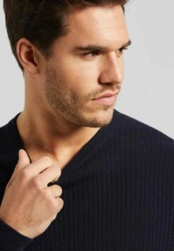 Bugatti Cotton - Trui - Marine 9 Bugatti Cotton - Trui - Marine -Lyno Kleding Winkel f8464e391a60420d81495cb56ff49299