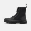 Dr. Martens Combs Ii Unisex - Veterboots - Black -Lyno Kleding Winkel f8e45c4ebedc464d81dd3a699d82af75
