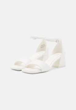 Call It Spring Vickie - Sandalen - White -Lyno Kleding Winkel ff5ed983b9a84557bec1a4ddcc333b69